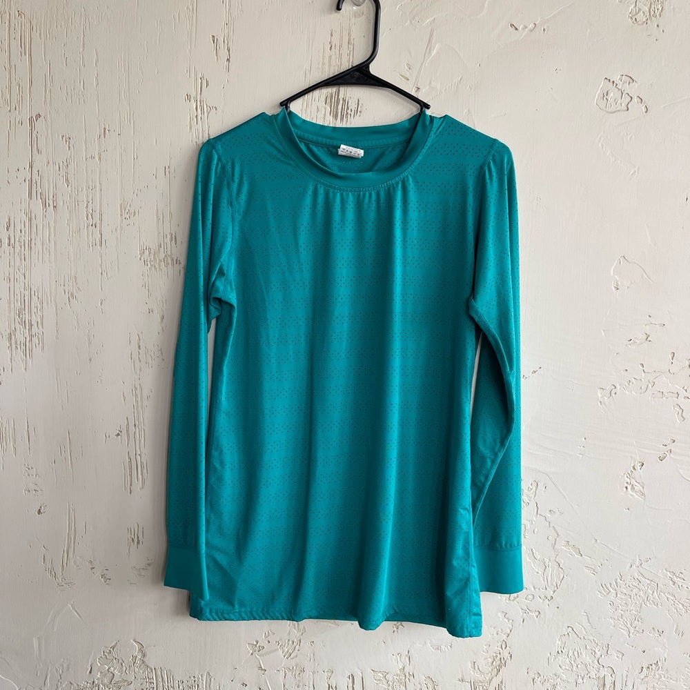 Like new! Zyia Long Sleeve Athletic Shirt. Size M.